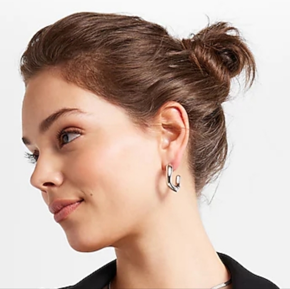 Irregular Hoop EarringsColor: SilverBrand expressCondition brand new No retu